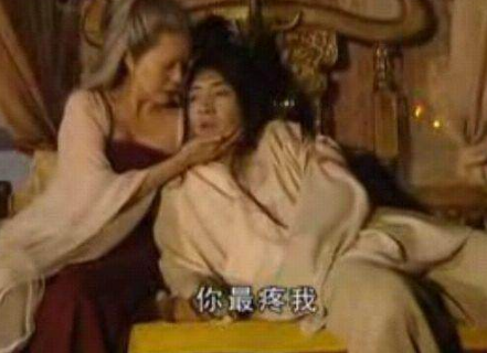 上官婉儿受女皇受黥刑为什么没有毁容？反而变更美更受宠爱